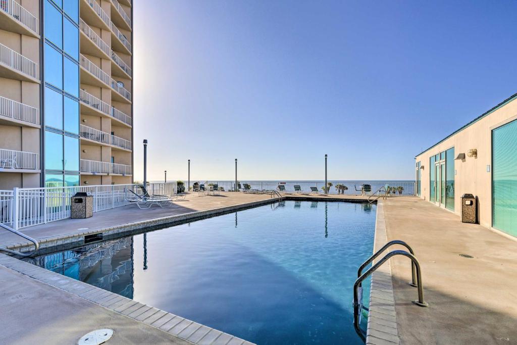 Sunny Beachfront With Amenities! *